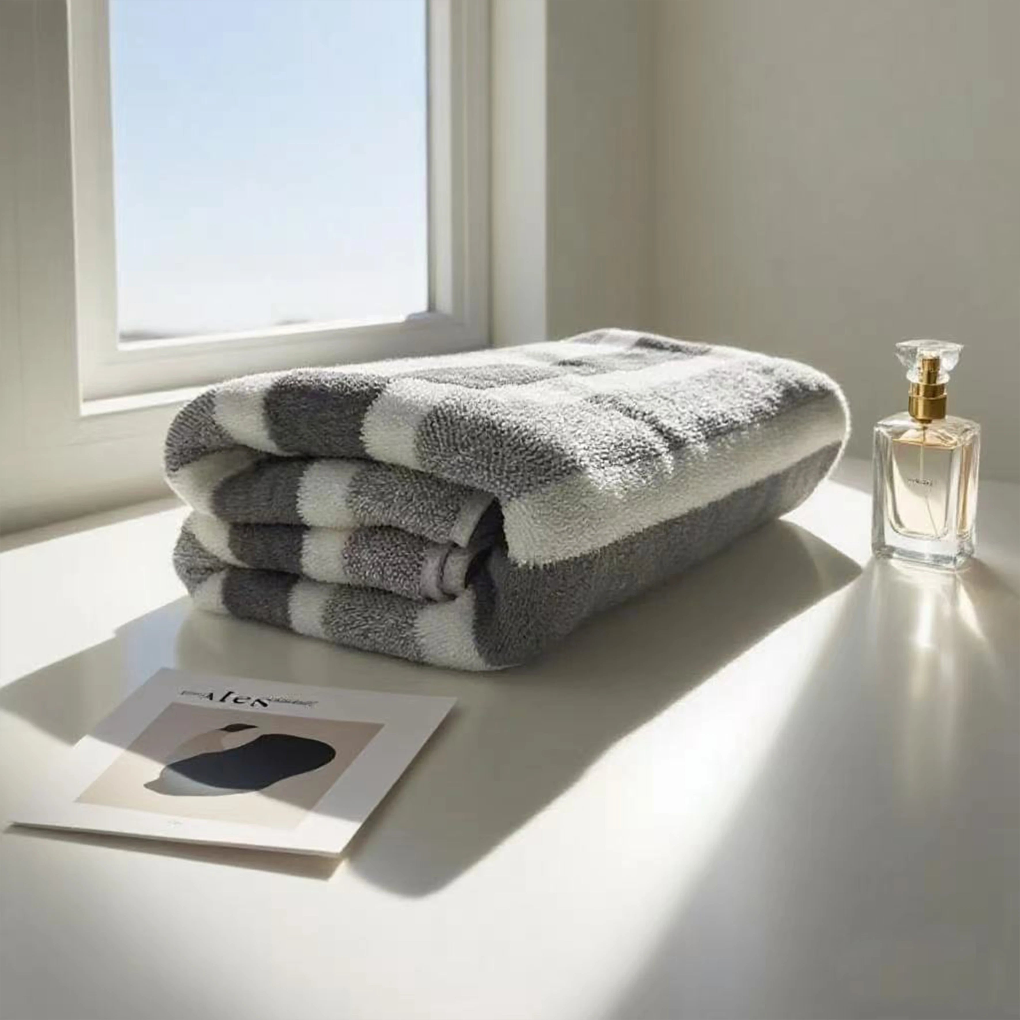 1-pack thick bath towel, strong water absorption and quick drying, non shedding, durable - very suitable for families, beaches,